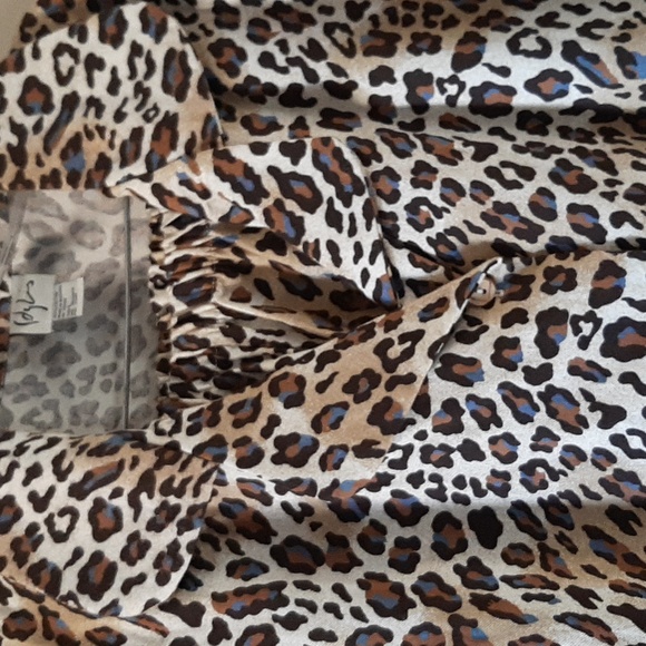 Pajama Set - Picture 2 of 8